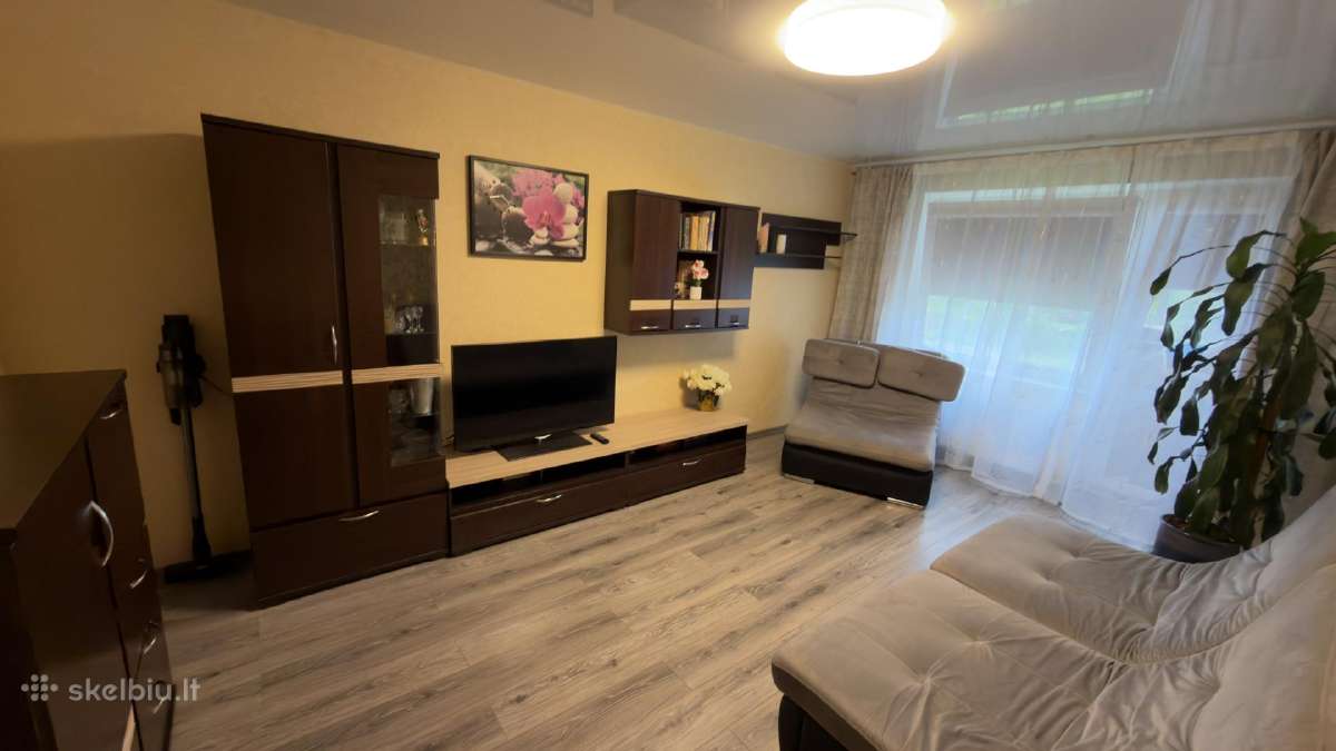 Parduodamas 3 kambarių butas su holu Liubeko g.