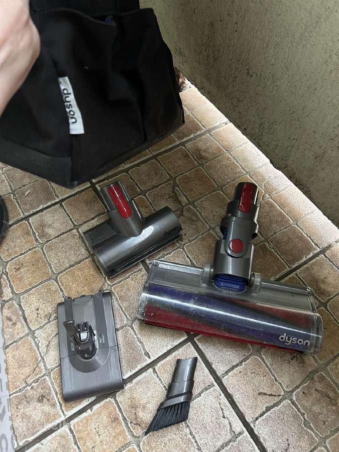 Dyson V8 (Sv10) originalūs priedai ir baterija
