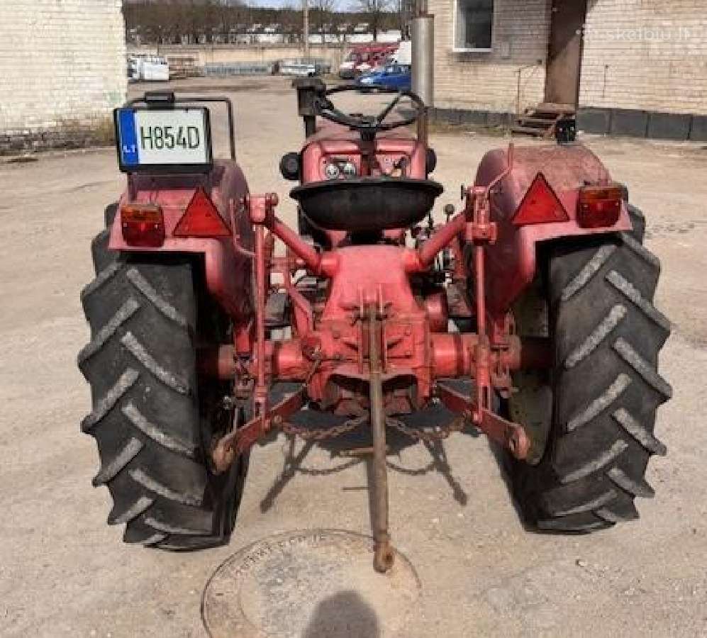 Traktoriukas Farmall D324 - nuotraukos Nr. 2