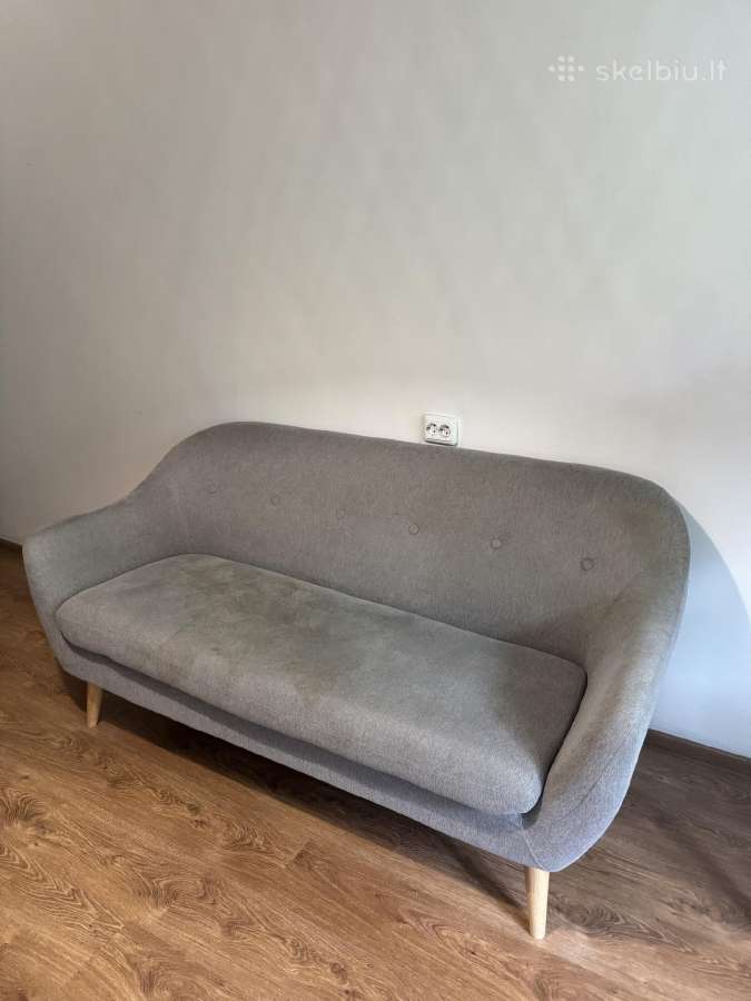 Pilka dvivietė sofa