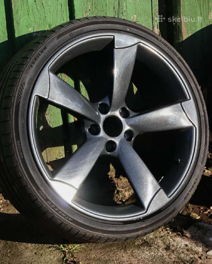 Audi rotors ratlankiai su padangom.