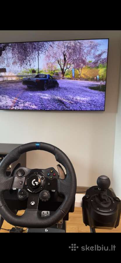 Parduodamas Logitech g923 vairas su bėgiais.