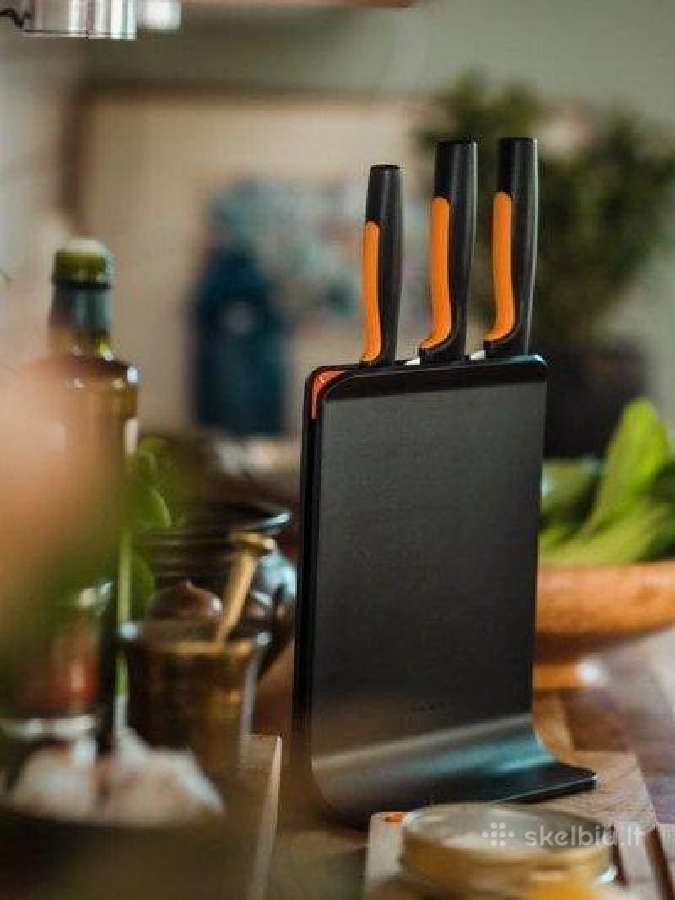 Fiskars peilių rinkinys su stovu, 4 dalių