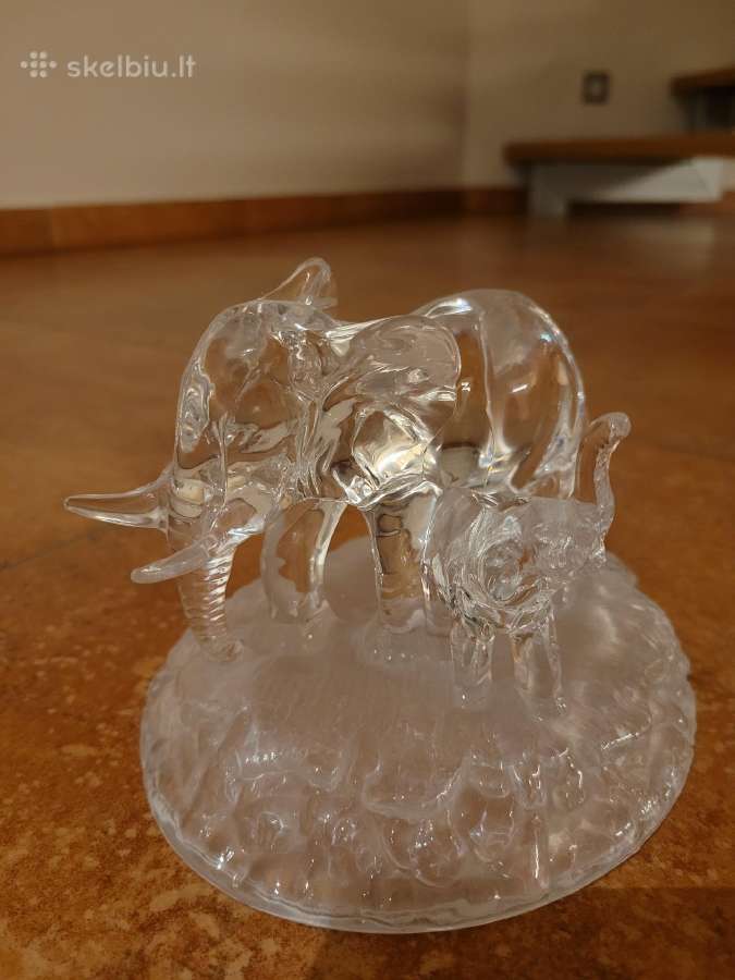 Vintazine kristolo statulele
