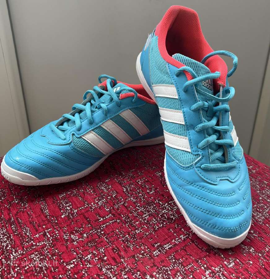 Salės futbolo bateliai