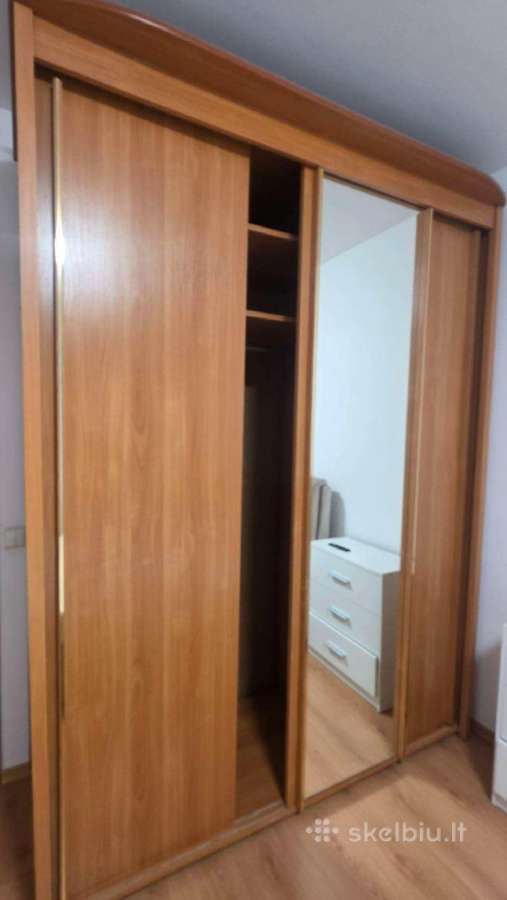 Spinta stumdomomis durimis su veidrodžiu