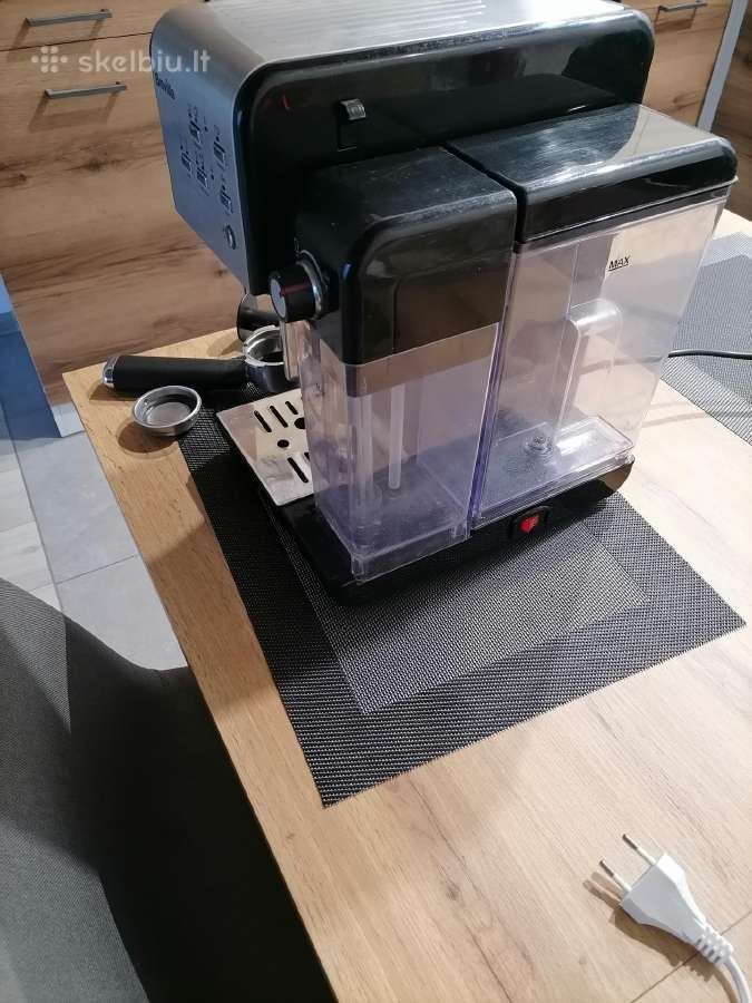 Parduodu pusiau automatini kavos aparatą breville