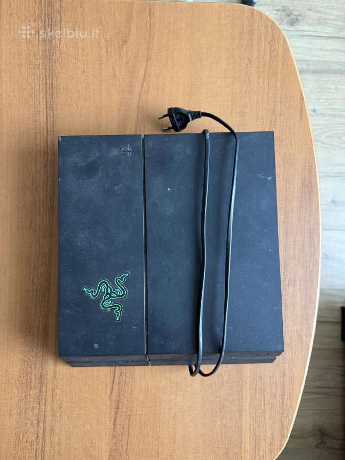 Parduodamas Ps4 su pulteliu.
