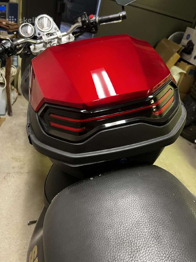 Nauja moto deze