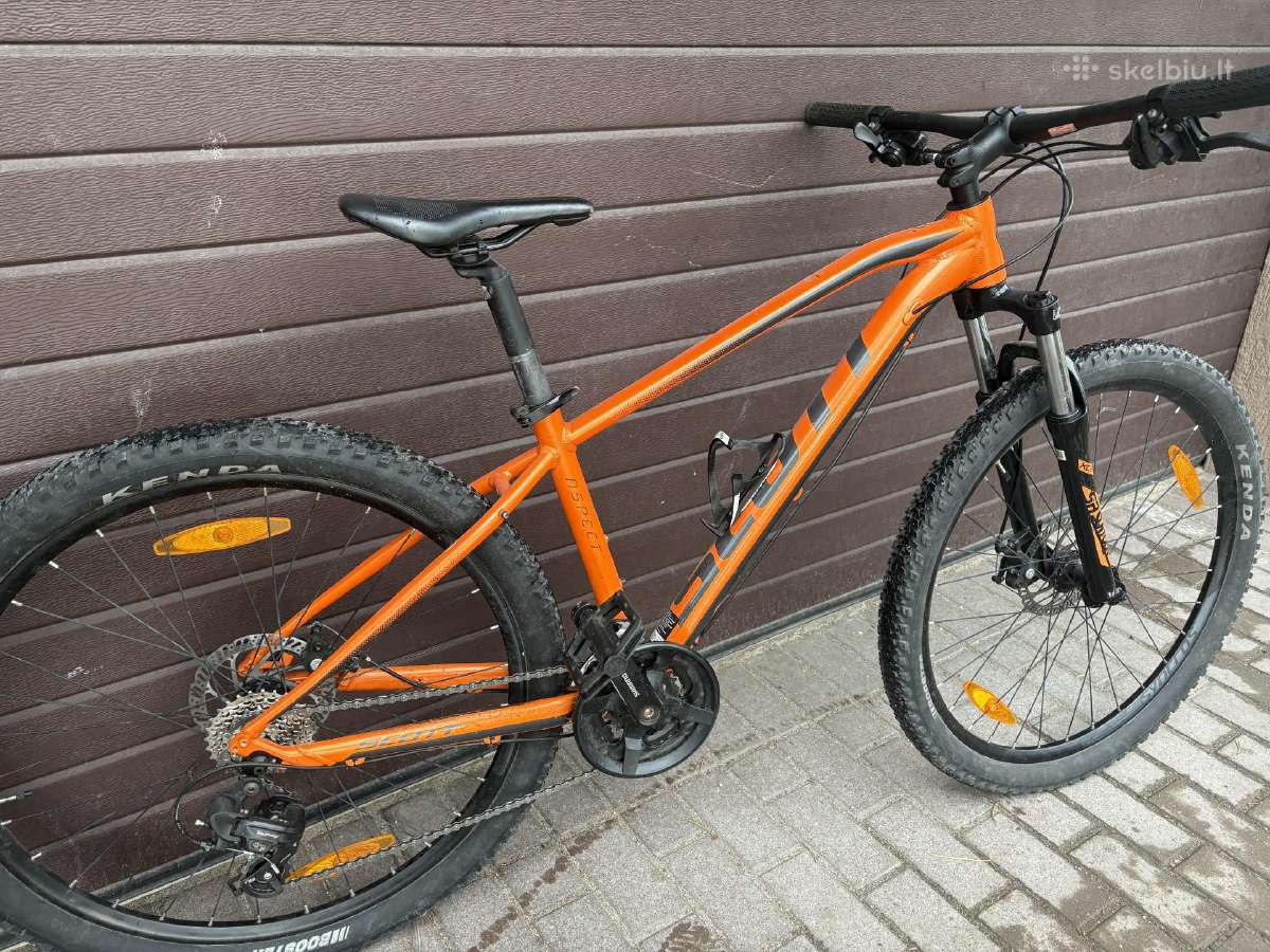Parduodamas Scott Aspect 770 kalnų dviratis.