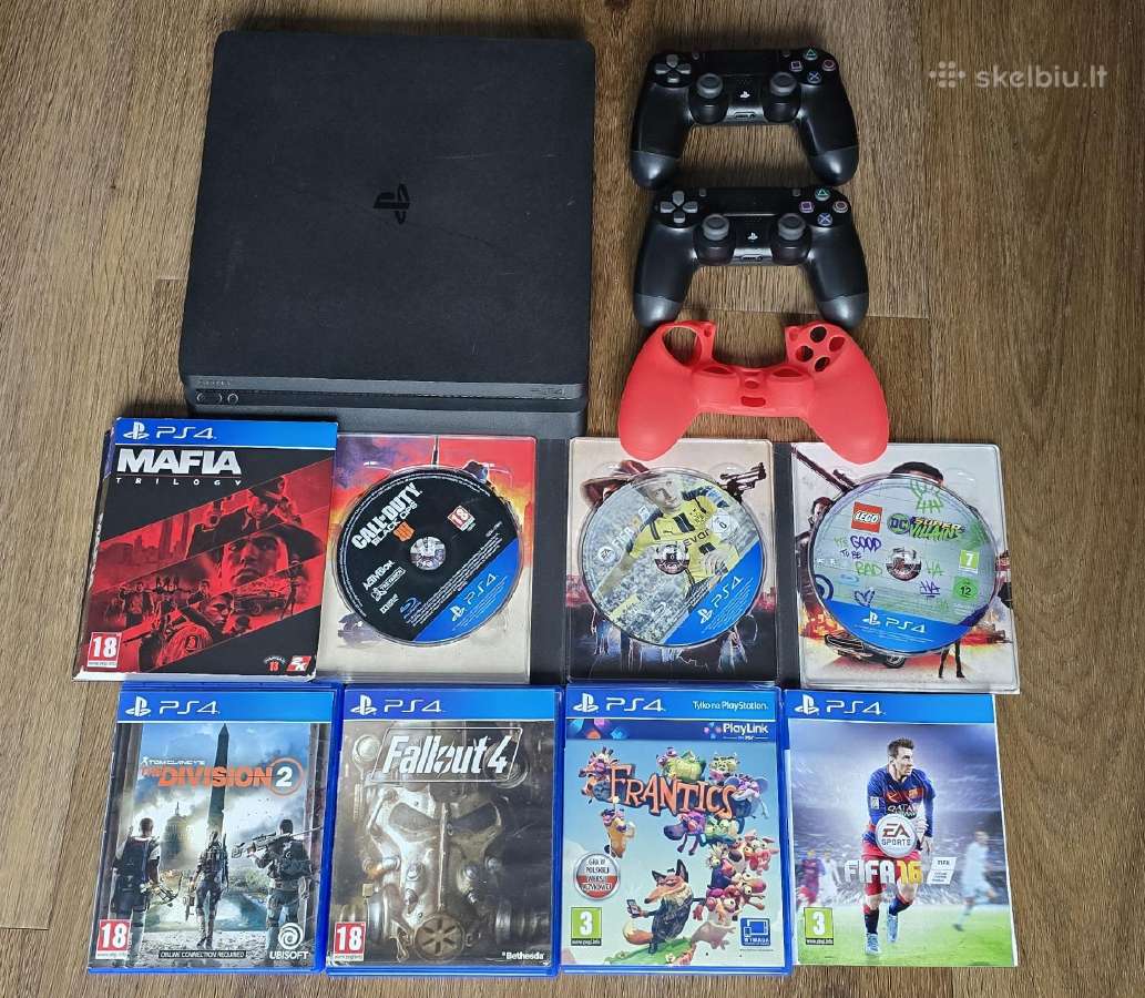 Playstation 4 slim su daug priedų
