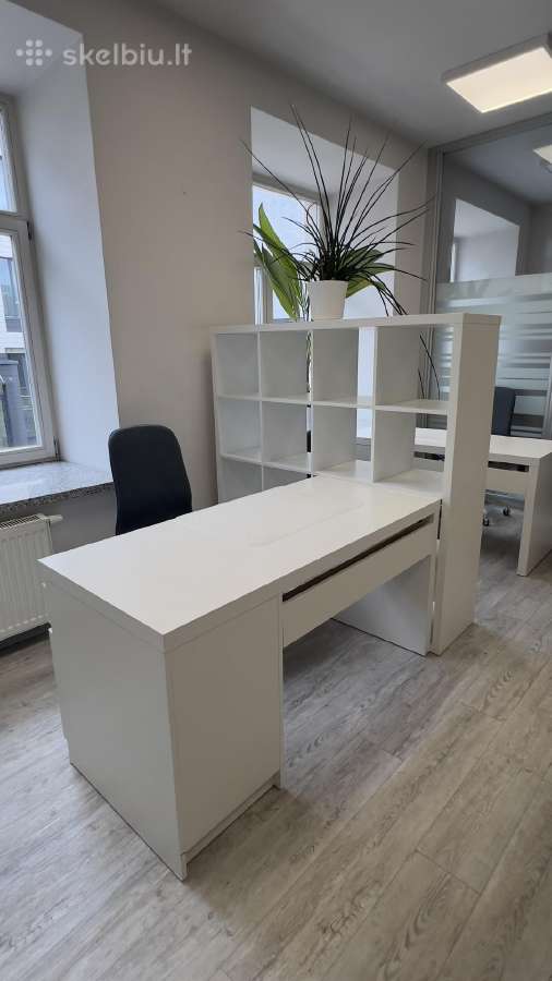 Parduodamas rašomasis stalas Malm