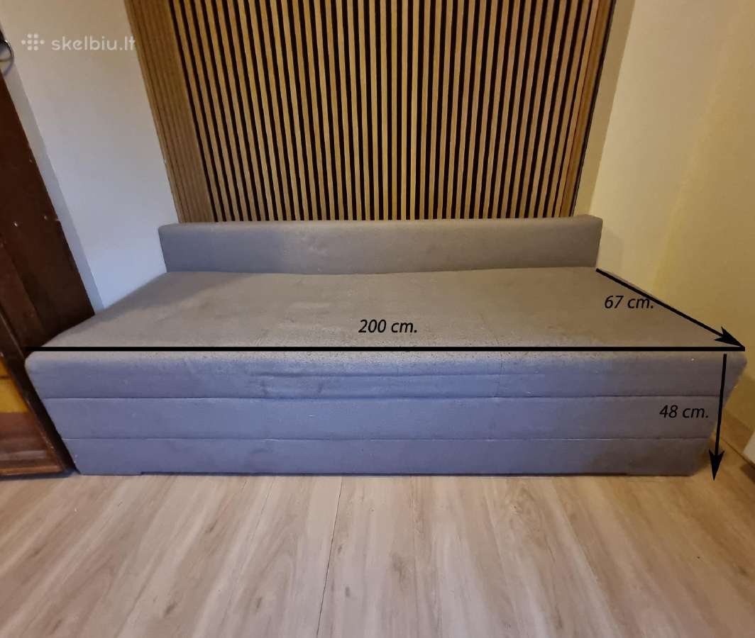 Patogi miegojimui sofa lova su pufais