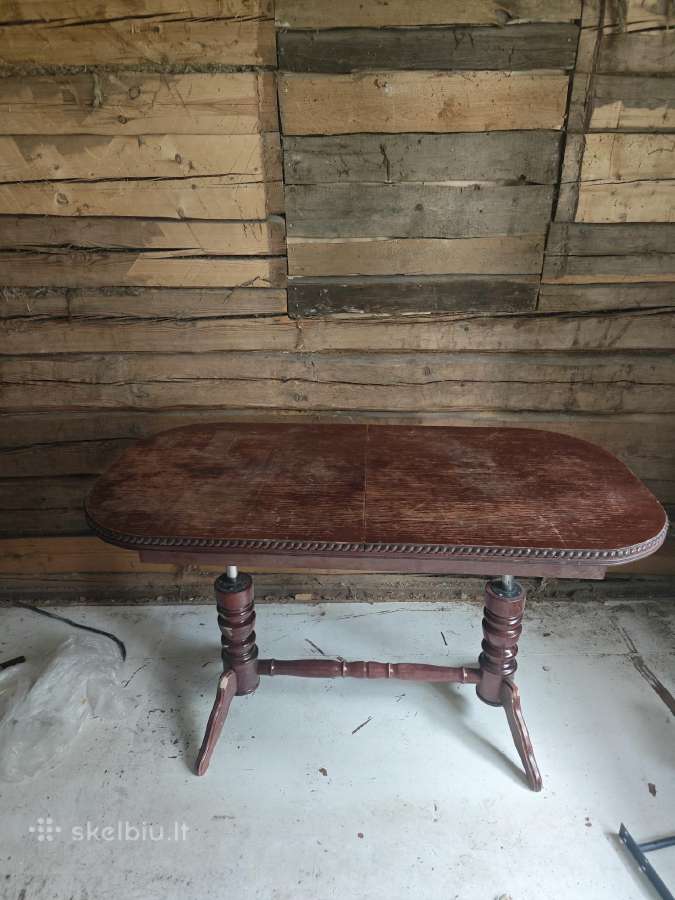 Senanas stalas reguliuojasi aukstis ir didinasi