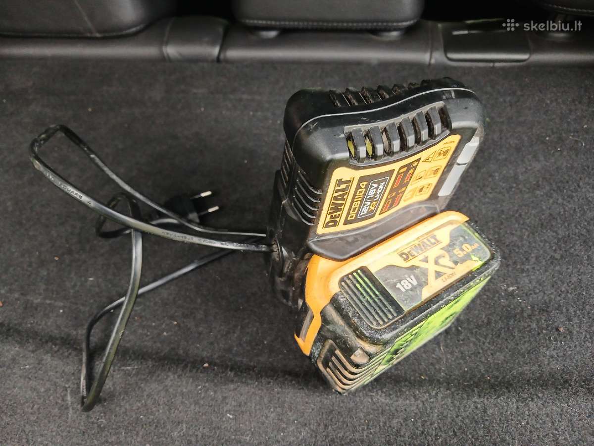 Dewalt akumuliatorius ir pakrovejas