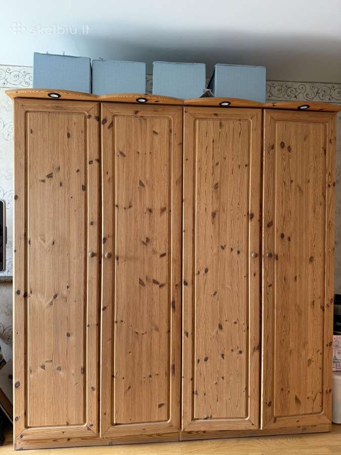 Parduodamos spintos iš masyvo ąžuolo