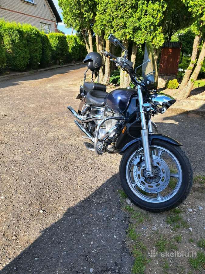 Parduodamas Honda Vt1100 čioperis