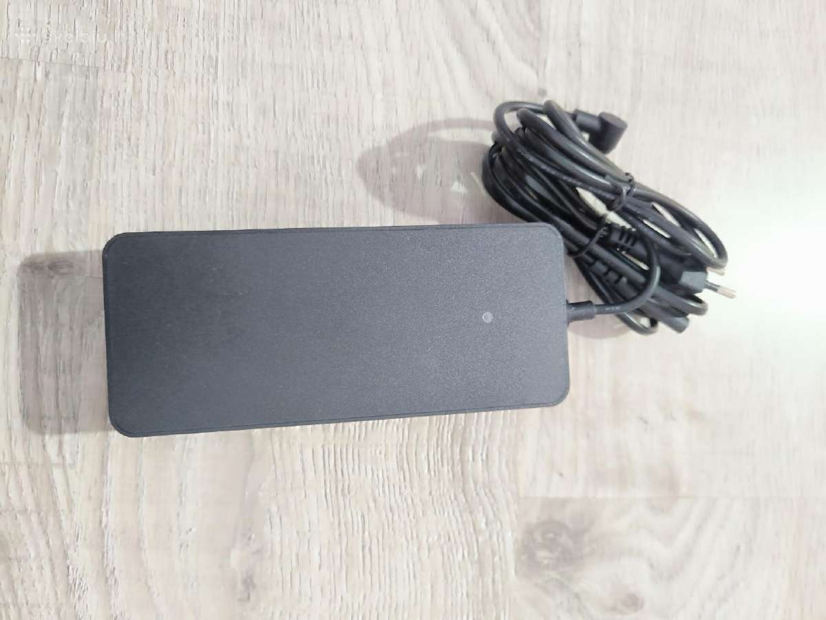 Xiaomi Ultra 4 paspirtuko pakrovėjas