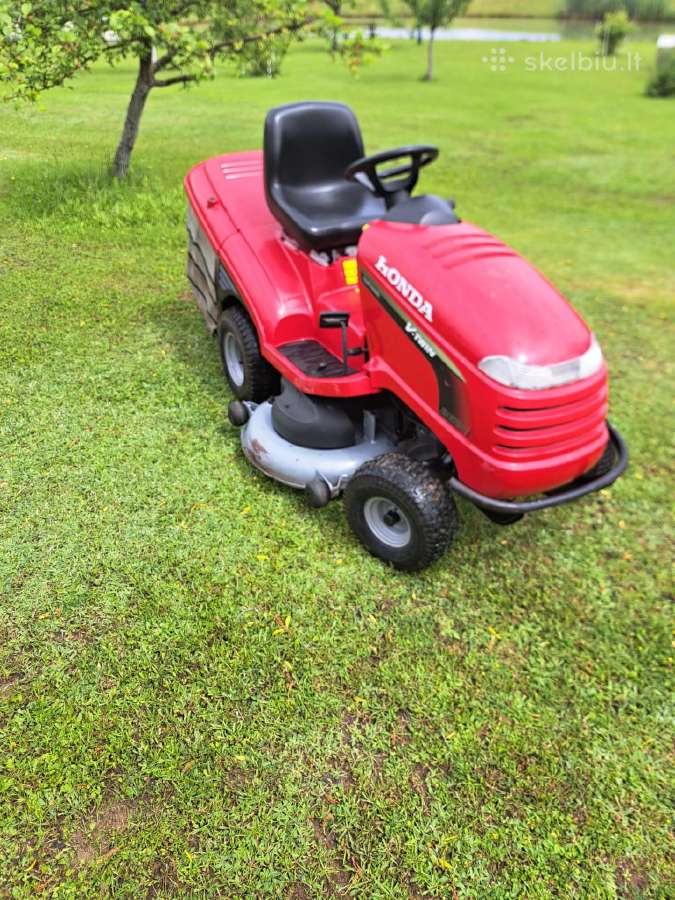 Honda Hf2620 sodo vejos traktoriukas