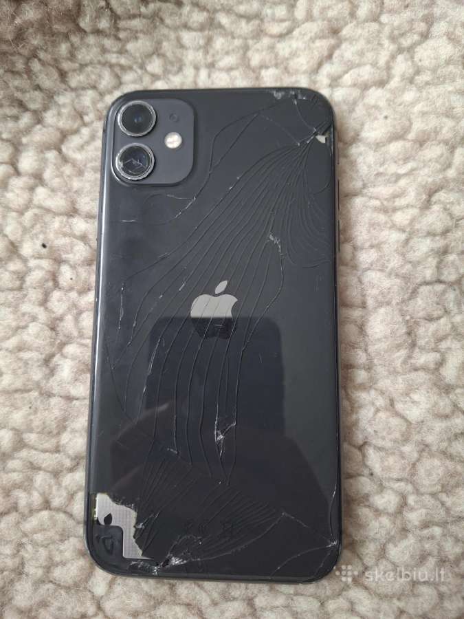 iPhone 11 paskiles bet viskas veike