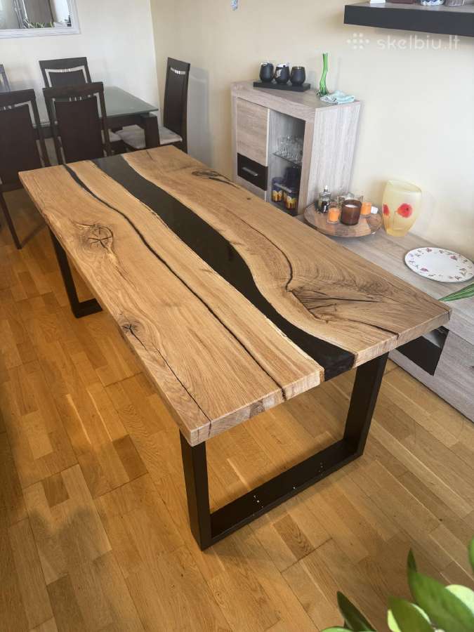 Ąžuolinis stalas su epoksidu