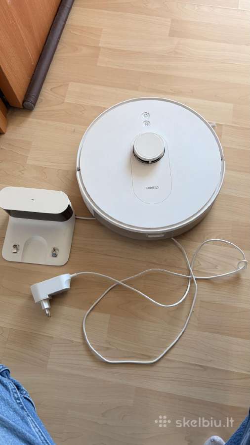 Parduodu 360 robotą siurblį