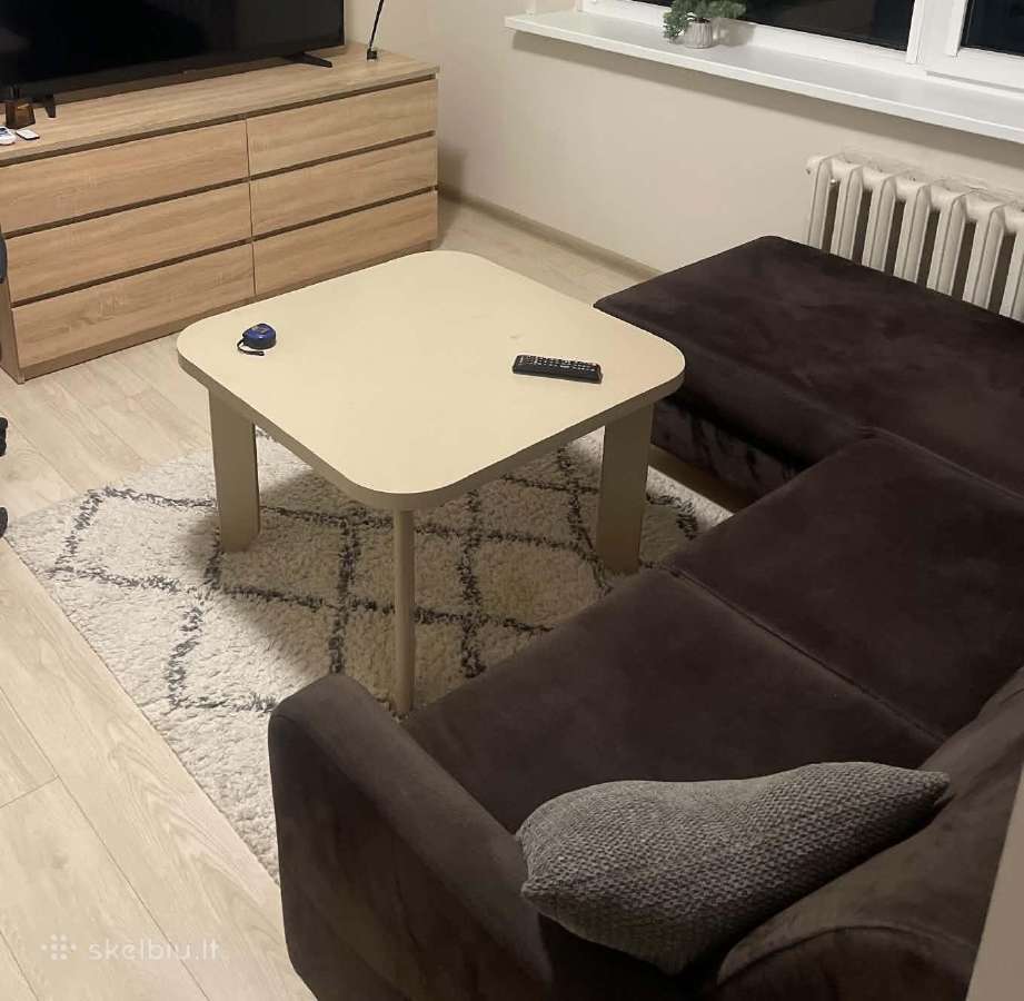 Dovanoju kavos staliuką.