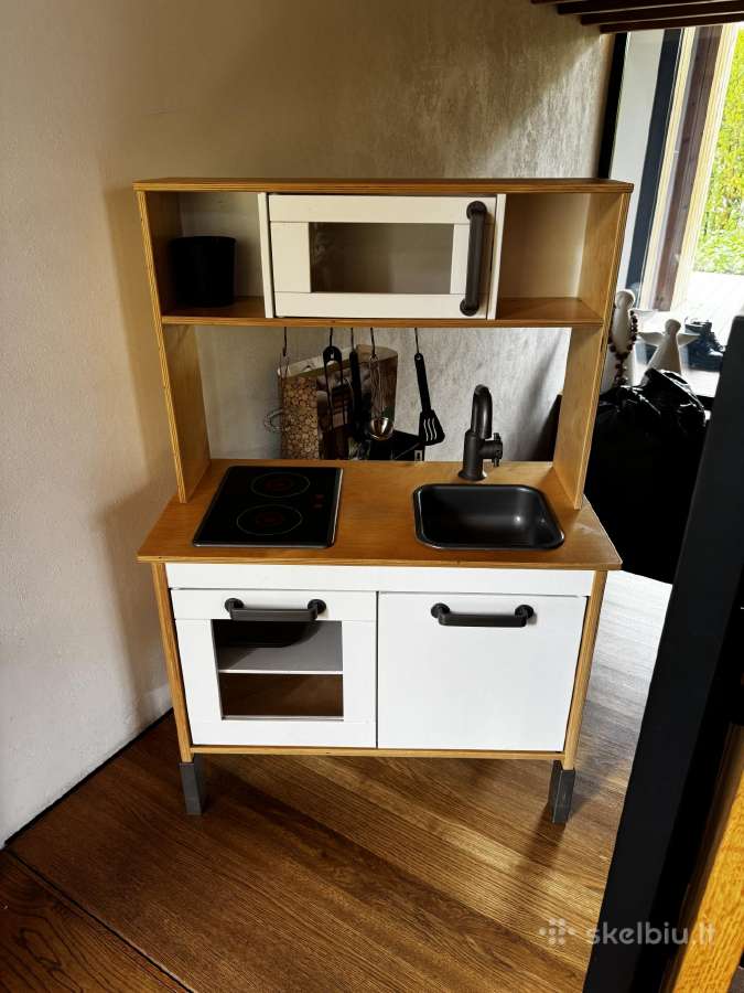 Vaikiška Ikea virtuvėlė su indų rinkinuku