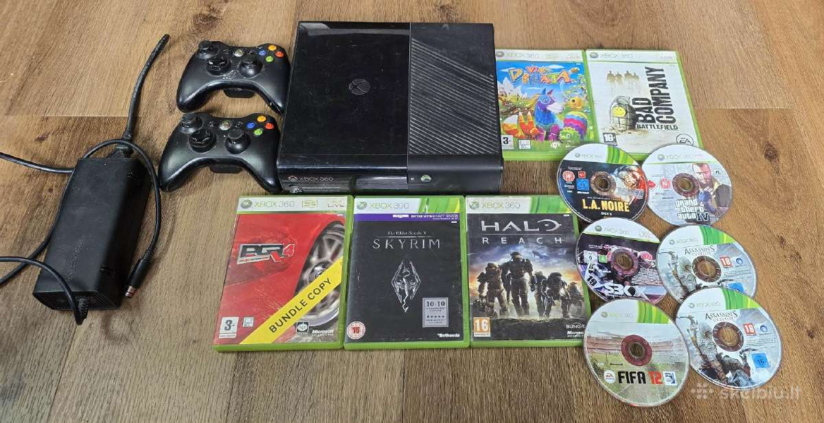 Xbox 360 250gb su daug priedų