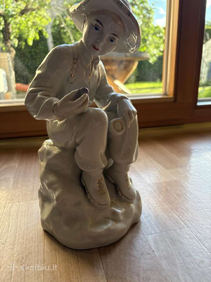 Porcelianinė skulptūrėlė