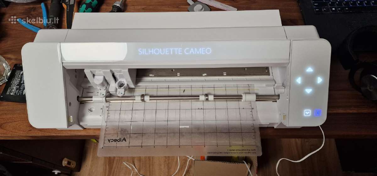 Silhouette Cameo 4