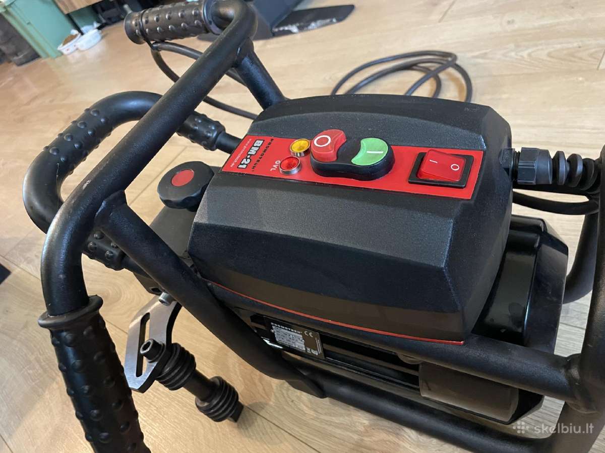Metalo kantų / briaunų frezavimo mašina Promotech