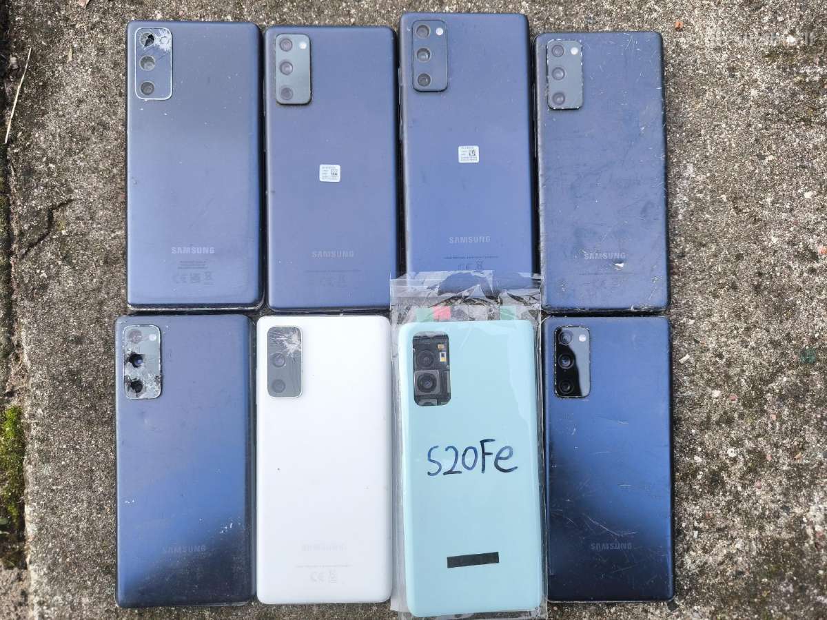 Samsung S20fe taisymui su visokia būkle