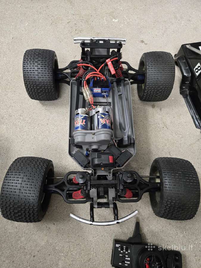 Traxxas e-maxx 1/8 RC modelis - nuotraukos Nr. 5