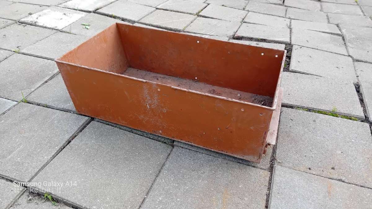 Deže Metaline.
