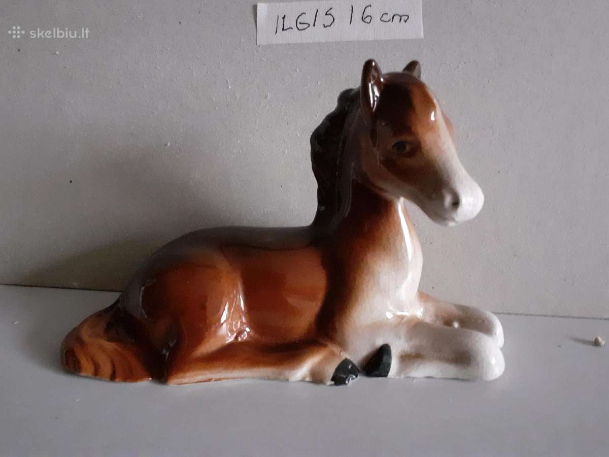 Vokietijos Goebel 1950m. kumeliuko statulėlė L-16c