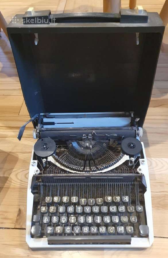 Vintažinė japoniška rašomoji mašinėlė Privileg 100