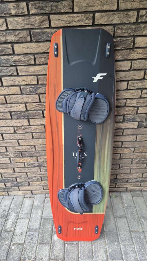 Nauja F-one Trax Hard kite lenta su padukais