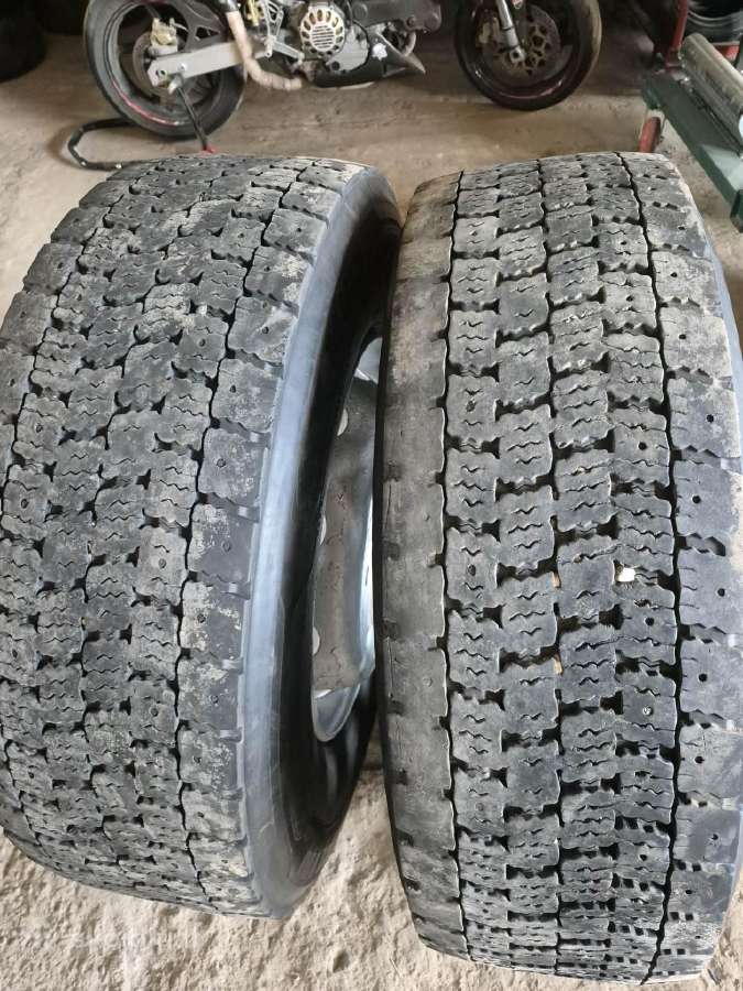 315/70/22,5 2vnt padangu su diskais