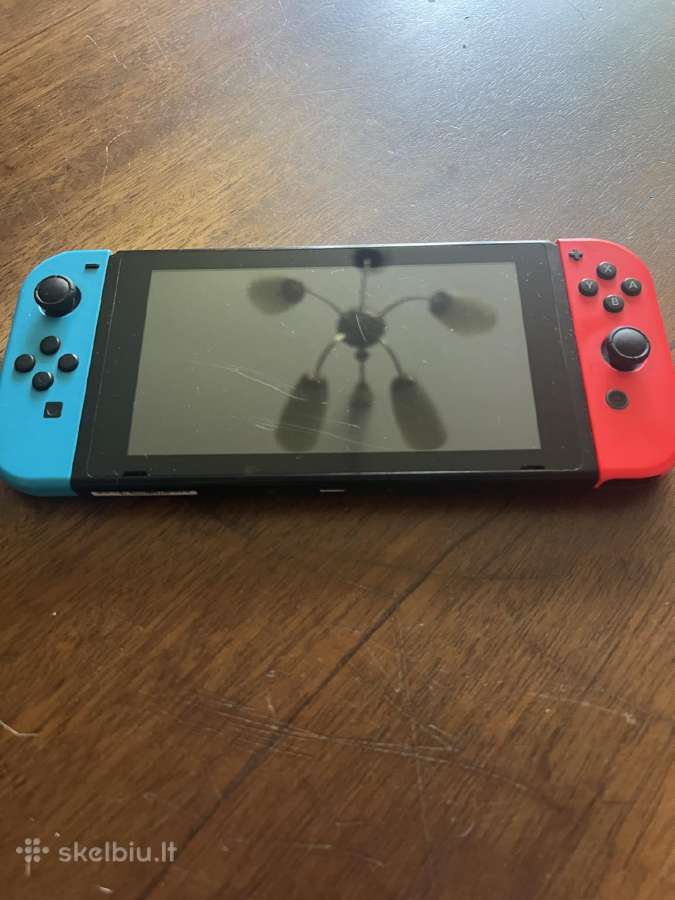 Parduodu Nintendo Switch V2 Neon Red/blue konsolę.