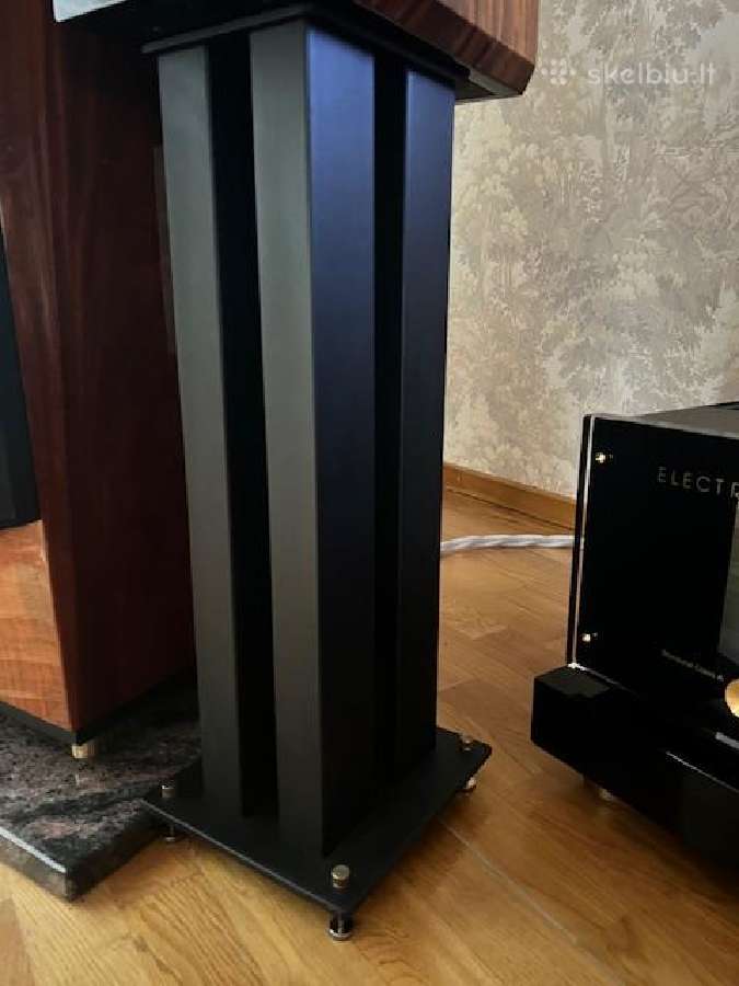 Stovai audio monitoriams