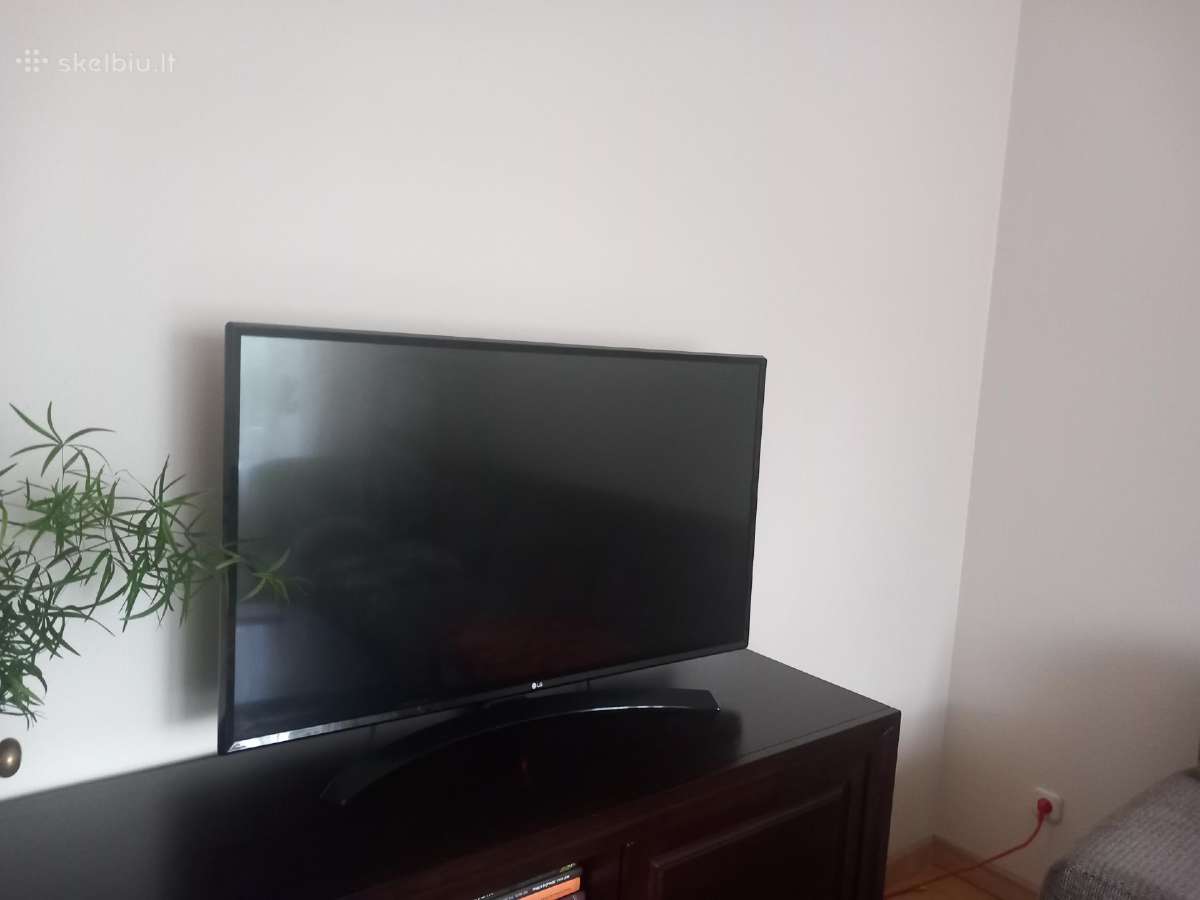 Naudotas LG televizorius 1,10 istrizaine.