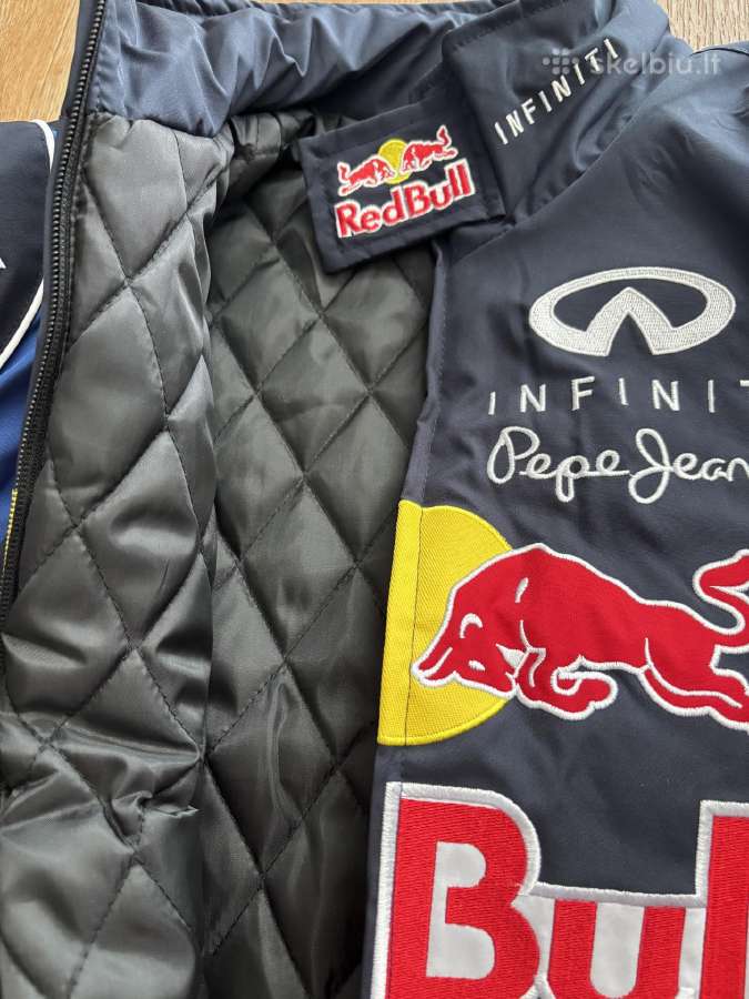 Red Bull striukė - nuotraukos Nr. 2