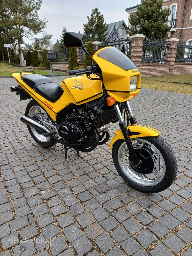 Pardudu motocikla Honda Vf 400f