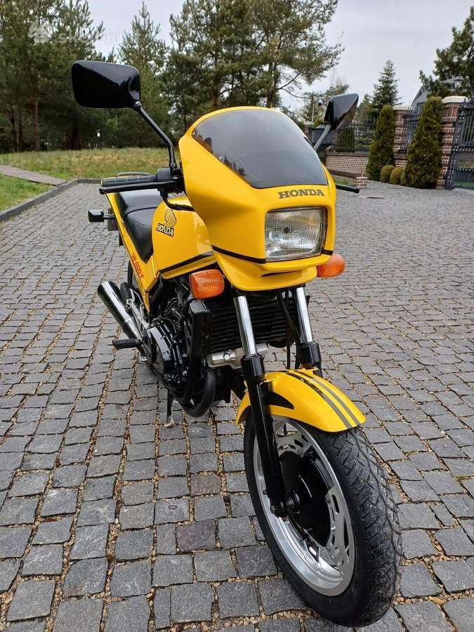 Pardudu motocikla Honda Vf 400f - nuotraukos Nr. 6
