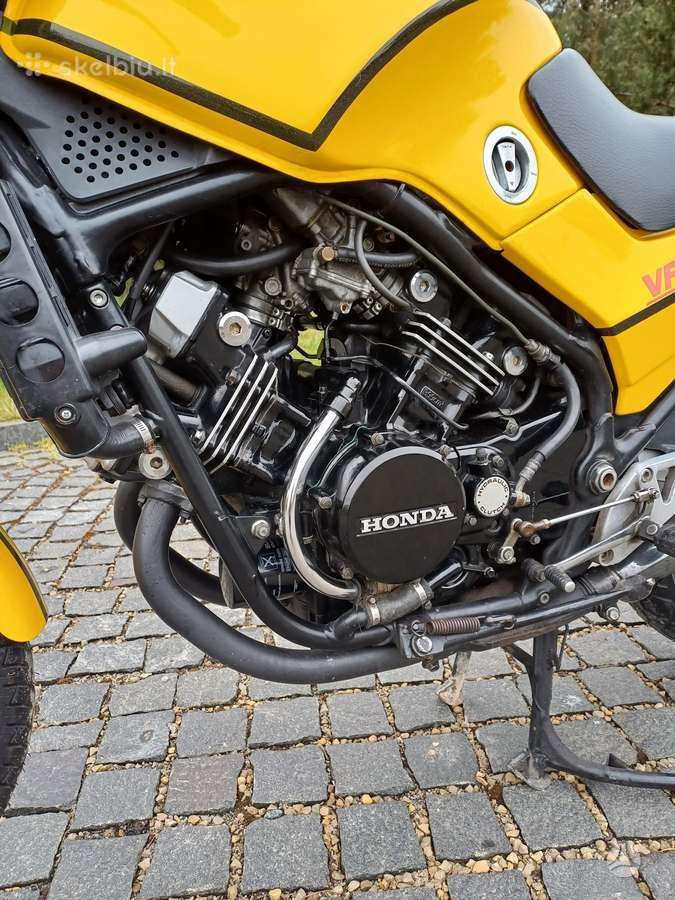 Pardudu motocikla Honda Vf 400f - nuotraukos Nr. 10