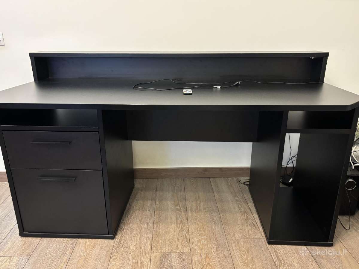 Gaming stalas Tezaur 160x72 cm su LED
