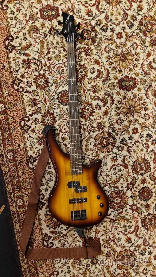 Jackson bosinė gitara