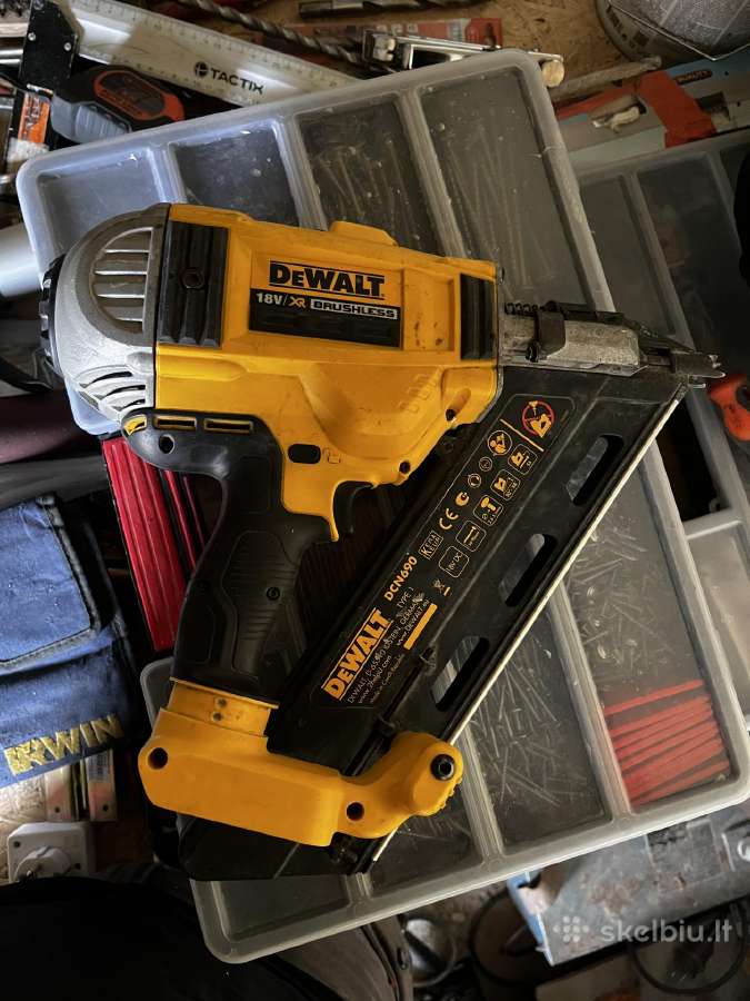 Dewalt akumuliatorine viniakale