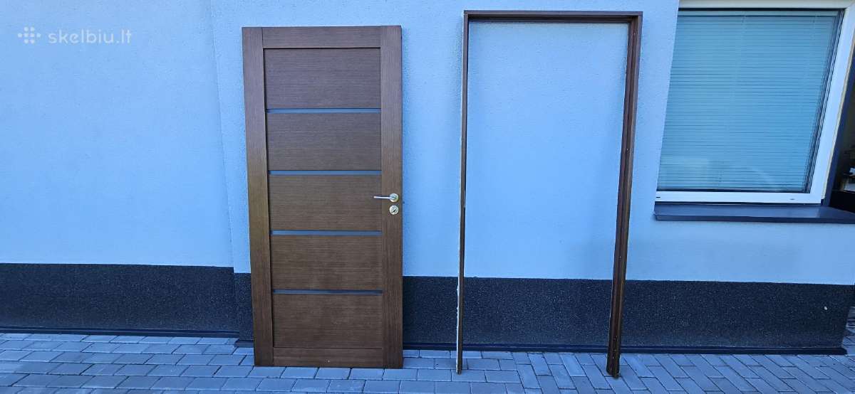 Vidaus durys medinės su stakta kambario